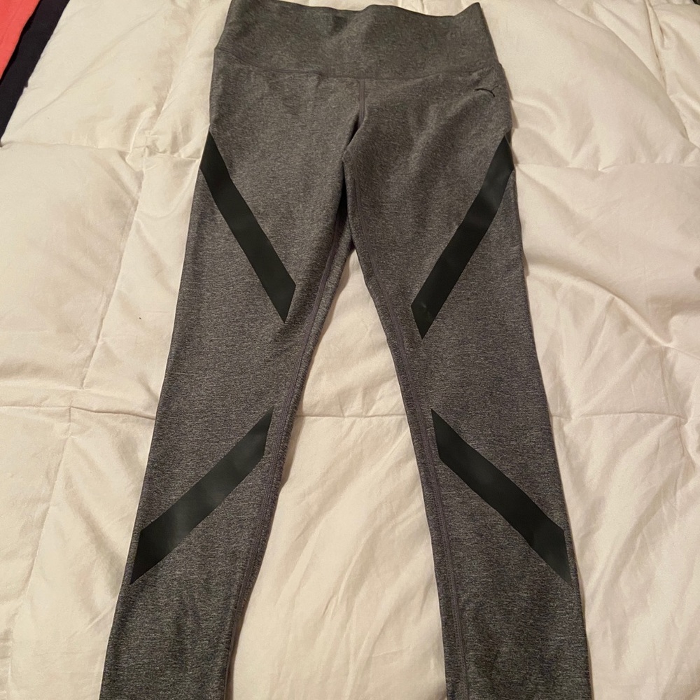 Women’s Puma grey compression leggings